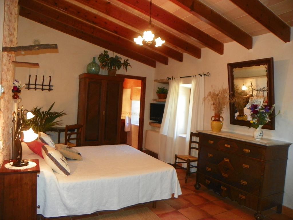 Agroturisme Can Bessol S'Horta Room photo